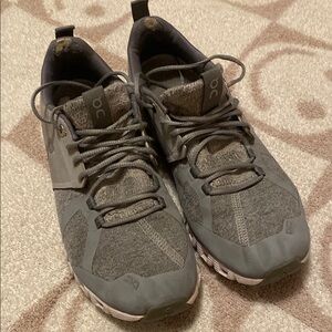 On Running On Cloud running shoes